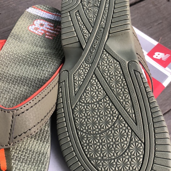 Brand new New Balance kids mojo thong in green - Picture 3 of 4